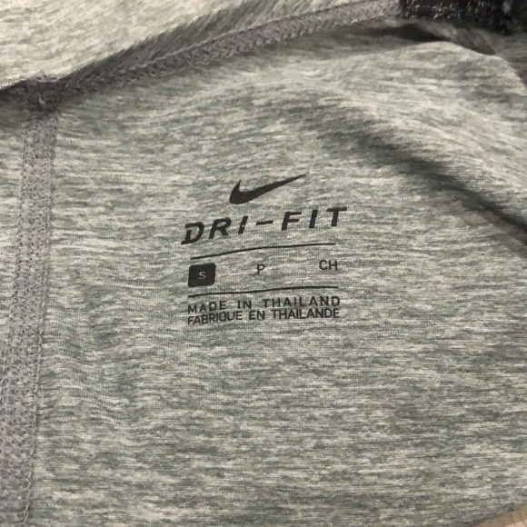 Nike Dri-Fit women’s grey workout tank top - Picture 3 of 3